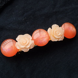 アクリルプラネットと薔薇のバレッタ：apricot rose planets 3枚目の画像