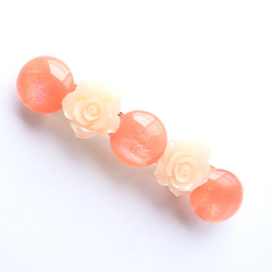 アクリルプラネットと薔薇のバレッタ：apricot rose planets 2枚目の画像