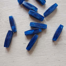 日本製 1980s ブルーのスティック型 プラスチックビーズ 16×4mm (6個) 7枚目の画像