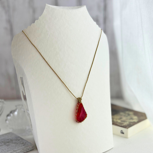 ペンダントトップ アンダラクリスタル 赤色 マクラメ アメリカ