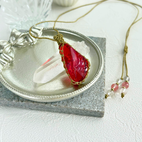 ペンダントトップ アンダラクリスタル 赤色 マクラメ アメリカ