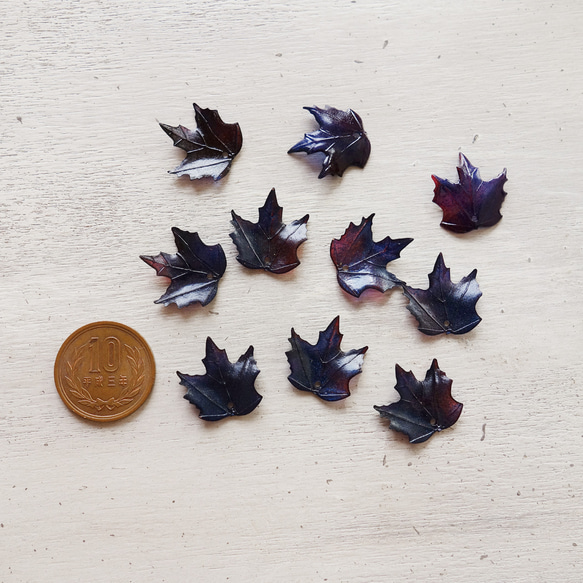 ヴィンテージ 1980s カエデの葉っぱのアクリルビーズ インディゴブルー 20×18.5mm (4個) 9枚目の画像