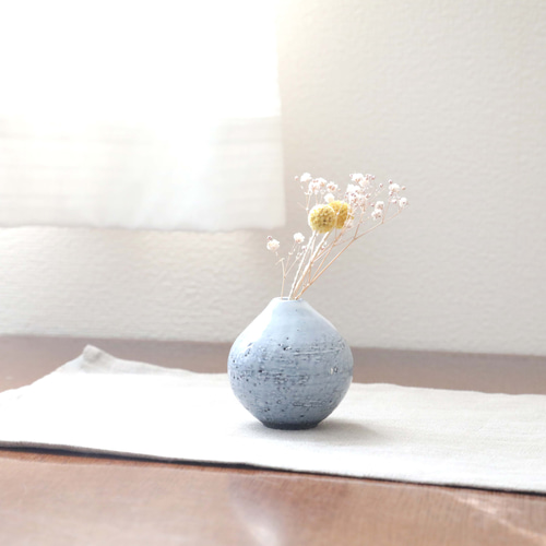 瞬間お値下げ❣️素晴らしい　立ち雛　圭子　陶器 黒御影土と乳白釉のふっくら丸い一輪挿し 一輪挿し・花瓶・花器