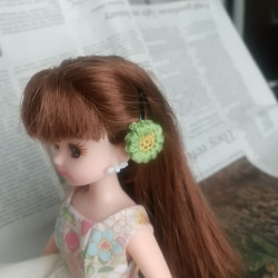 かぎ針編みお花のドールヘアピン ピンク&黄緑 3枚目の画像