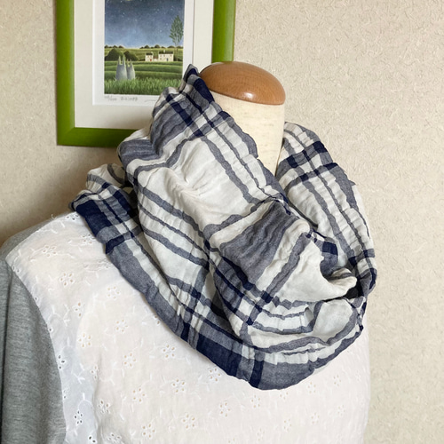 大きなチェック柄（ホワイト/ネイビー）のくしゅっとシャーリング