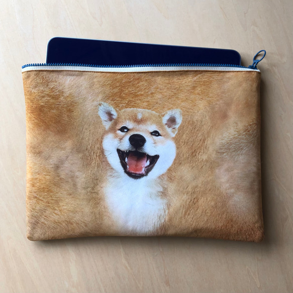 笑顔柴犬 と はにかむ柴犬 大きめポーチ バッグインバッグ iPadポーチ