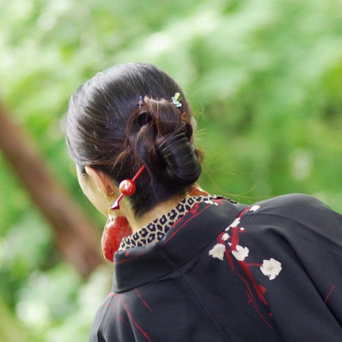 送料無料】結婚式 成人式 卒業式 入学式 髪飾り かんざし 赤 紅かほる