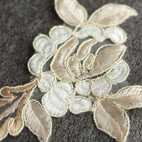 ディドルディドル00〇〇　チュール付き刺繍ガウン チュールコード刺繍モチーフ 1対 花 黒色×金色 (MFLC92BKEJJL
