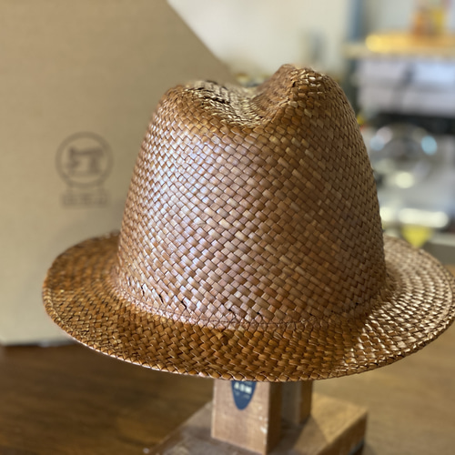 木型で作ったふたこぶの麦わら帽子 ハット 関口善大靴工房 通販