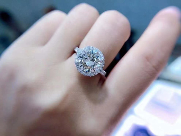 1.5カラット 】輝くモアサナイト リング K18WG - アクセサリー 1.5カラット 】輝くモアサナイト リング K18WG - アクセサリー