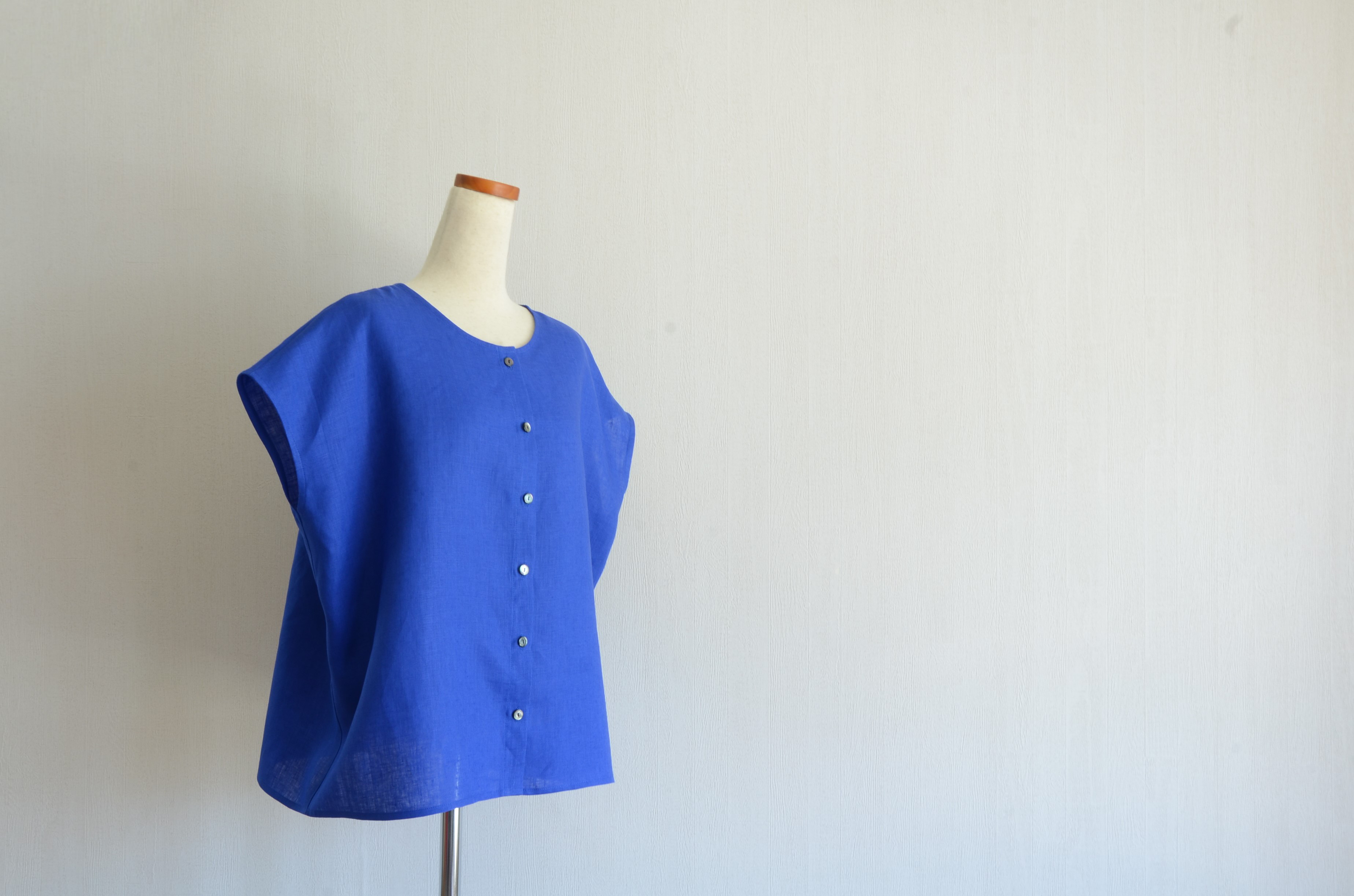 海色のフレンチスリーブシャツ　リネン100％