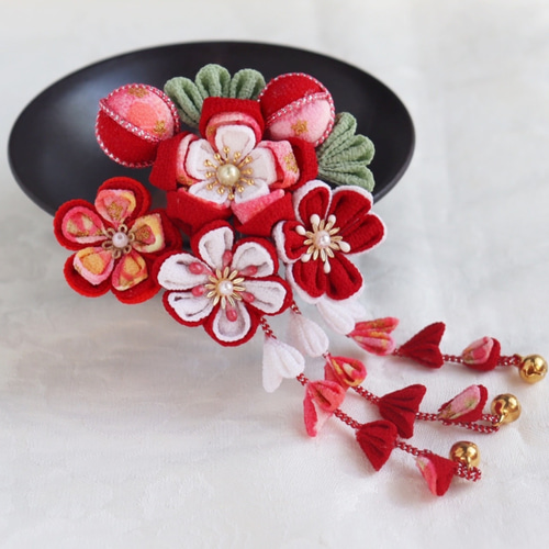 新米ママさま専用 七五三髪飾り 赤色×白色 6-68 受注制作) つまみ細工髪飾り 七五三 赤系 宝来鈴 銀ビラ