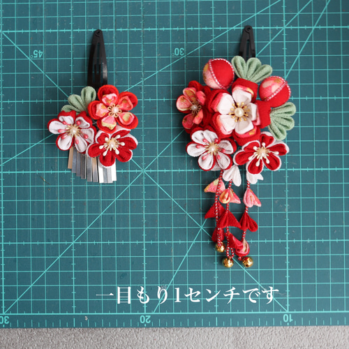 つまみ細工 受注制作) つまみ細工髪飾り 七五三 赤系 宝来鈴 銀ビラ