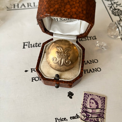 英国で出会った♪ アンティーク 王冠とモノグラムの紋章 真鍮製/ブラス ボタン 2枚目の画像