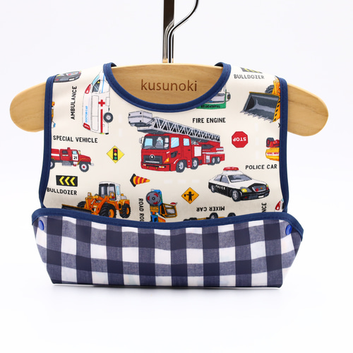 お手入れ簡単 働く車 消防車 パトカー 乗り物 紺色 立体ポケット 防水  