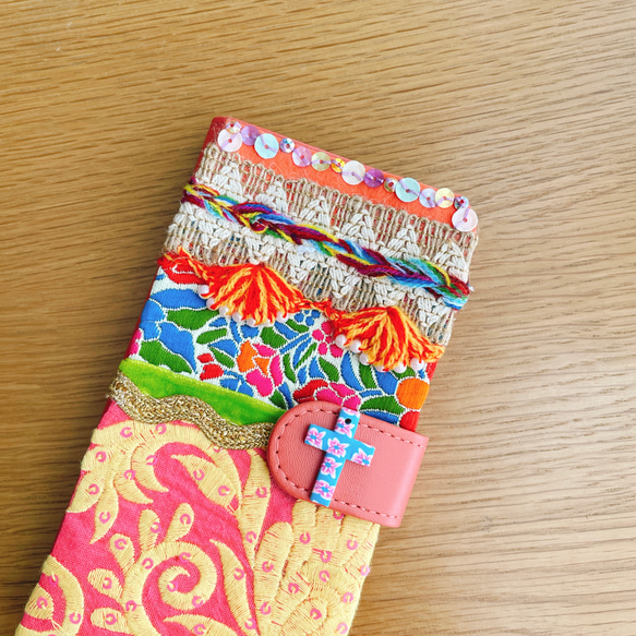 【ほぼ全機種対応】コーラルピンクの花柄  手帳型iPhoneケース 手帳型スマホケース iPhone15 2枚目の画像