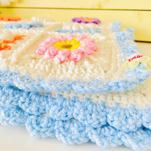 ハンドメイド ぷっくり。お花モチーフ編み ブランケット 約110cm