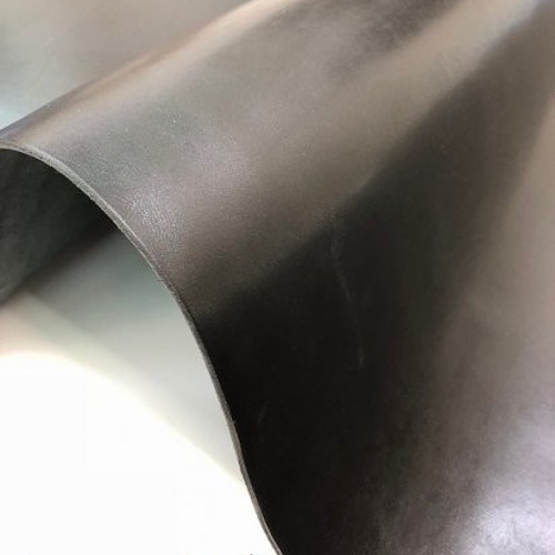 厚】牛ヌメ革 ブラック ツヤ有 半裁サイズ 約3.8mm～4.0mm 生地