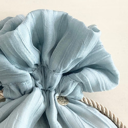エアリーストライプジャガード巾着ポーチ ミストブルー 4枚目の画像