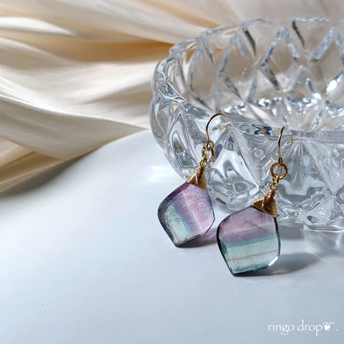 dino13 ♦︎14kgfレインボーフローライト/イヤリング ✴︎奇跡の一粒✴︎レインボーフローライトの一粒ピアス 14kgfピアス