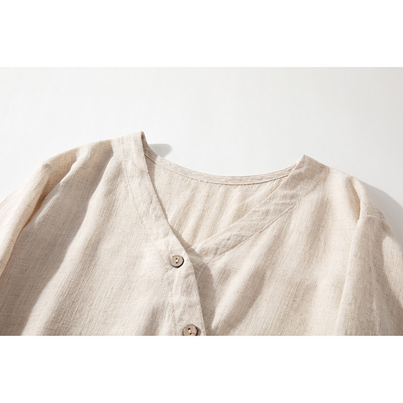 斜め開き綿麻シャツ　半袖綿麻Tシャツ　Vネック　木製ボタン　ベージュ　L244 3枚目の画像