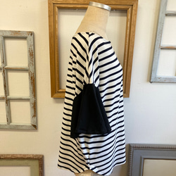 再販×4 フレア袖が可愛い❤️ボーダー柄フレア袖のトップス　白黒（サイズフリー L〜 L L） 6枚目の画像