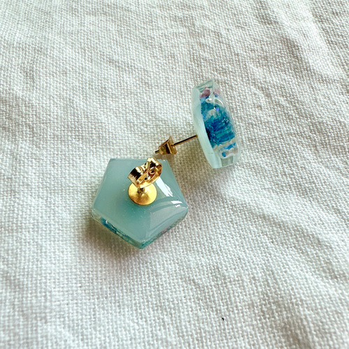 ブルー かすみ草 レジンピアスイヤリング ピアス（スタッド・一粒