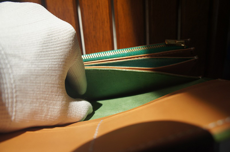 【受注製作】【送料無料】ルガトショルダーのロングウォレット【パロットグリーン】革財布