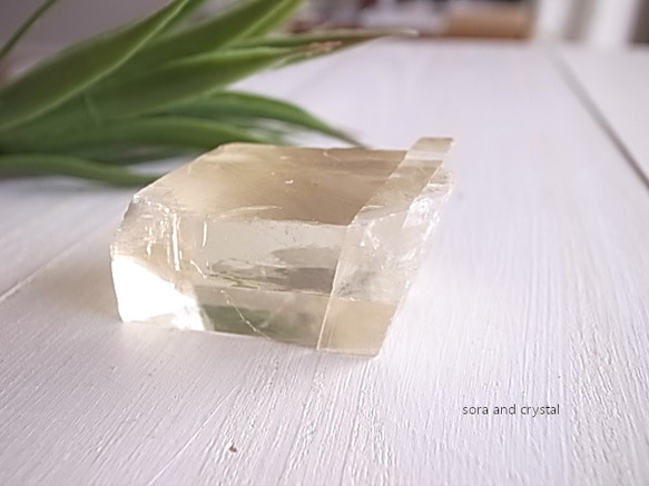 天然石ピスタチオカルサイトのロングイ ご購入前に在庫確認必要G.167