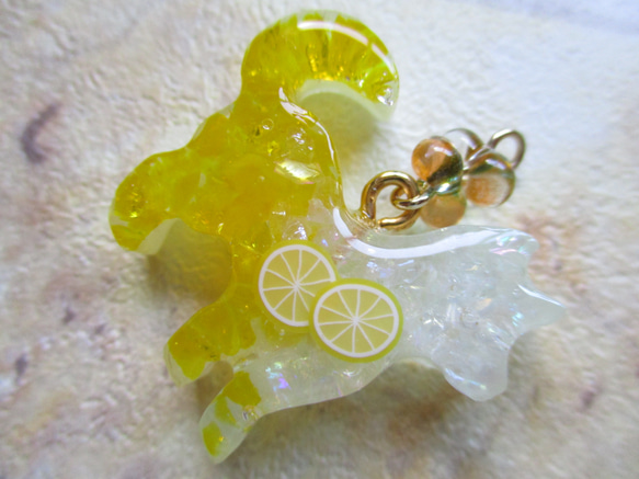 ◇3652 ✨蓄光・レモンのかき氷　日本犬のピアス・イヤリング ※暗闇で光ます・やや重ためです。 2枚目の画像
