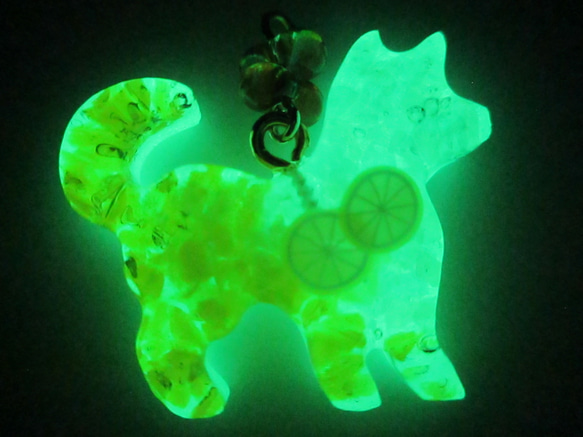 ◇3652 ✨蓄光・レモンのかき氷　日本犬のピアス・イヤリング ※暗闇で光ます・やや重ためです。 3枚目の画像