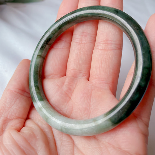新入荷】本翡翠保証‼️天然翡翠細目丸形バングル 内径約：56mm