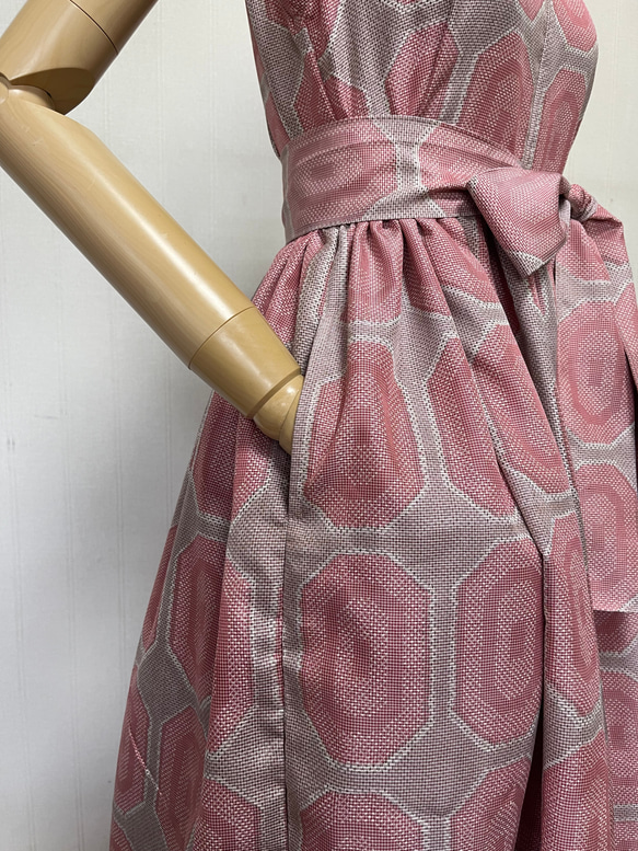 着物リメイク 大人ピンクの大島紬のギャザーワンピース S～Mサイズ 5枚目の画像