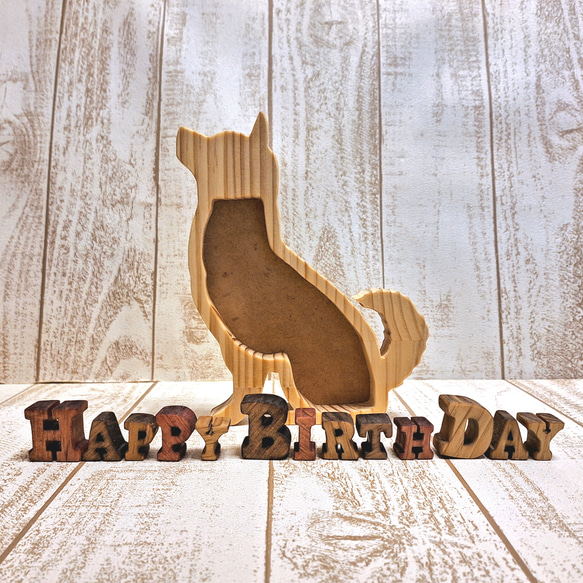 客製化 ☆ 木製 ☆ 柴犬和字母雕像 ☆ 寵物的生日 ☆ 您可以訂購動物、狗品種、顏色等。 第2張的照片