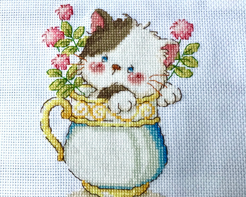 クロスステッチ完成品☆送料無料 子猫とティーカップNO3 その他素材