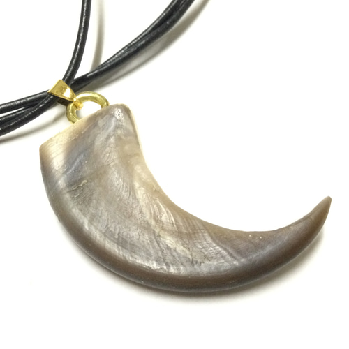 駆除されてしまった月の輪熊さんの爪のネックレスとブレスレット 幻想獣☆満月狼の爪 ネックレス (3色有り) - 懐古堂 | minne