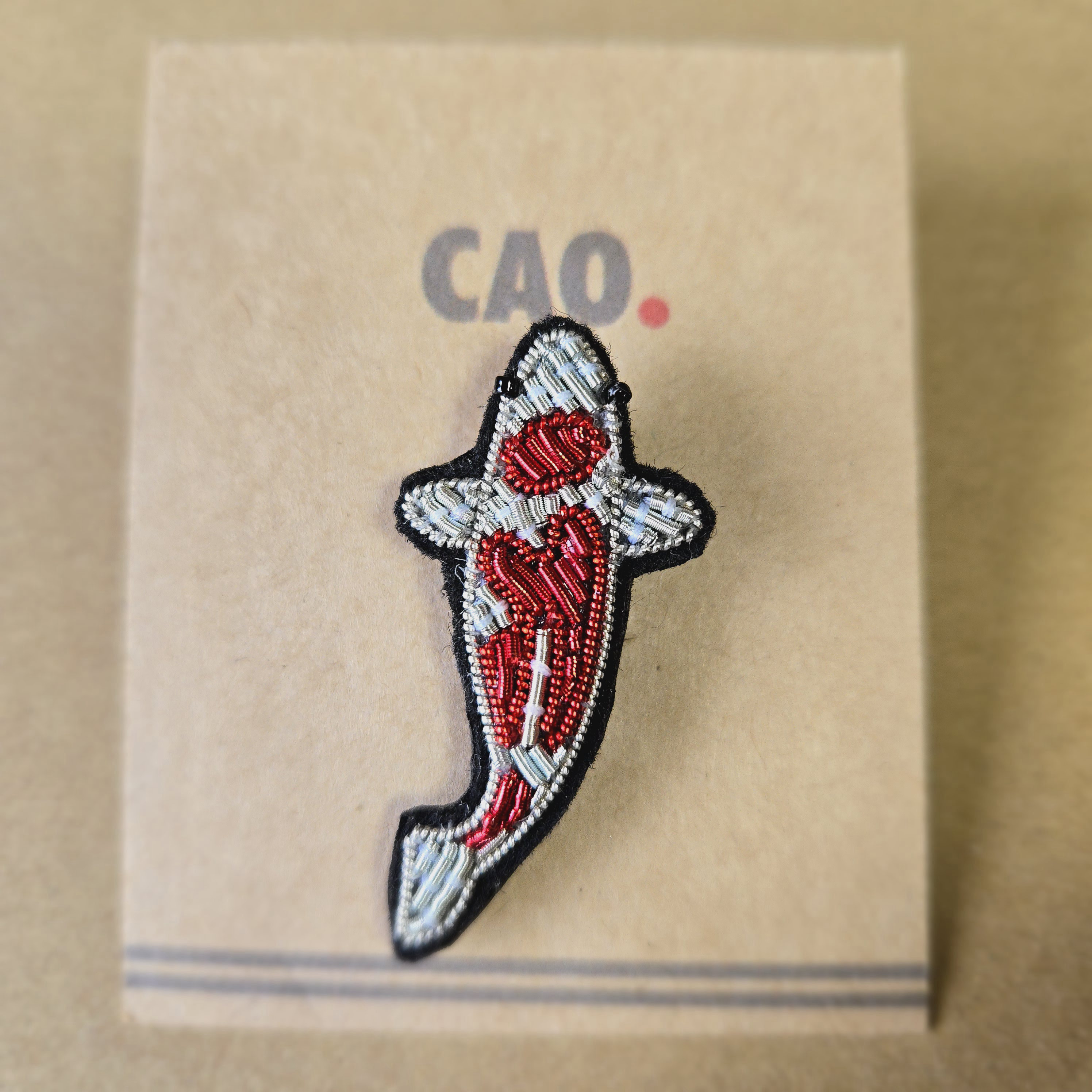 【鯉のミニブローチ】～オートクチュール刺繍～チェコビーズ☆ギフト・プレゼントにも☆