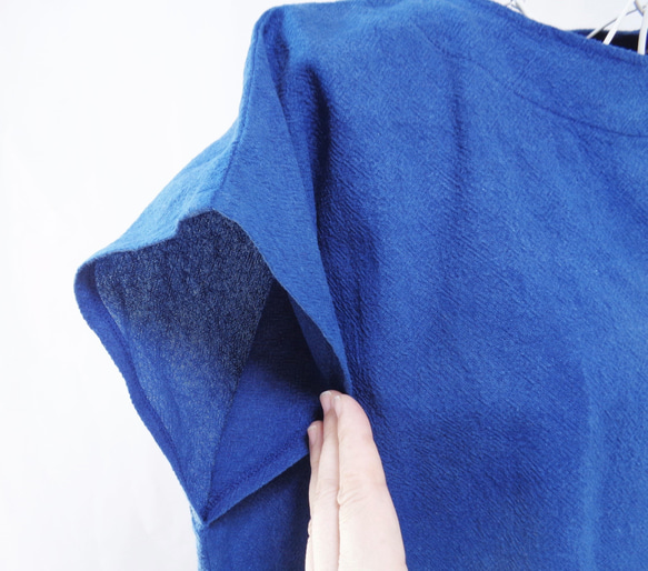 靛藍染色，棉質襯衫，均碼，法式袖 第4張的照片
