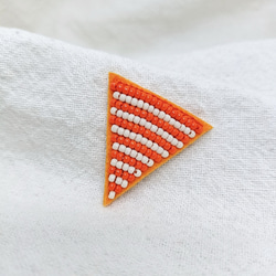 シャープな三角オレンジ☆ビーズ刺繍ブローチ 5枚目の画像