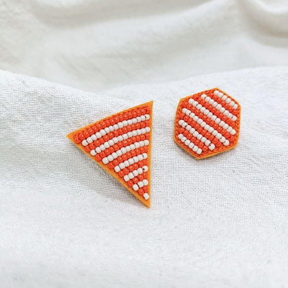 シャープな三角オレンジ☆ビーズ刺繍ブローチ 4枚目の画像