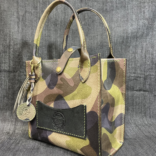 イタリアンレザーお散歩トートバッグ 迷彩（ラ.ペレラ.アズーラ社