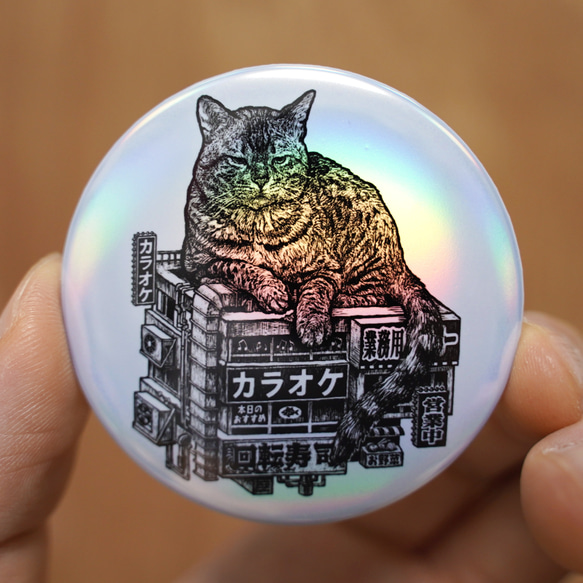 缶バッジ 56mm』ビルと猫（ホログラムver） ブローチ 西浦 康太