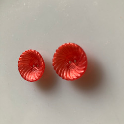 アンティーク ボタン 2個　ビンテージ 昭和 レトロ 個性的 ハンドメイド素材 日本製 ポップ アクセ お花　フラワー 2枚目の画像