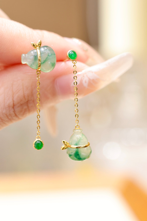 ひょうたんモチーフ ヒスイアンバランスピアスk18 ピアス（スタッド