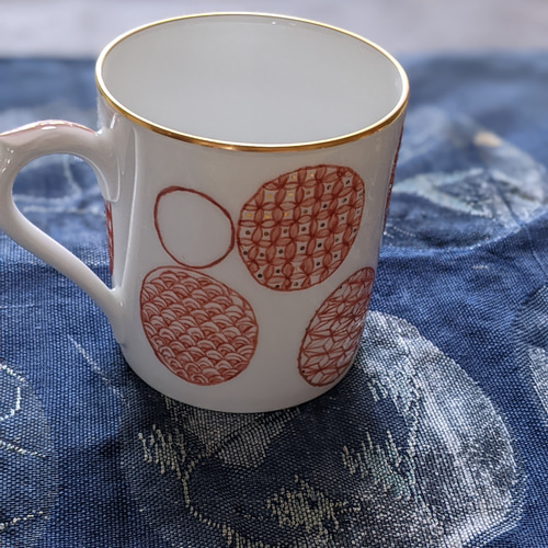 九谷赤絵細描のマグカップとケーキ皿でホワイトデーギフトはいかが