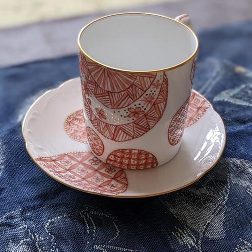 九谷赤絵細描のマグカップとケーキ皿でホワイトデーギフトはいかが