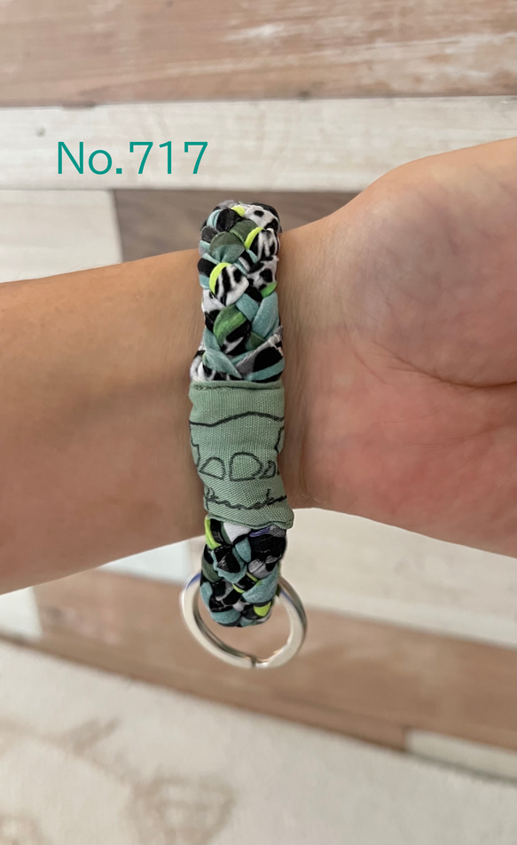 ブレスレットキーホルダー ネオングリーン キーバンド 腕に鍵 鍵 手首