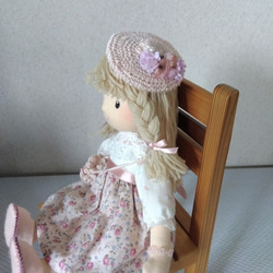 ツートンワンピ（花模様）を着た女の子ドール　ギフト、プレゼント 3枚目の画像