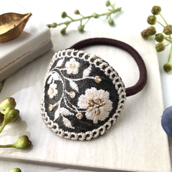 新作♡猫ちゃん好きな方に♡猫の形の淡色ドライフラワー押し花