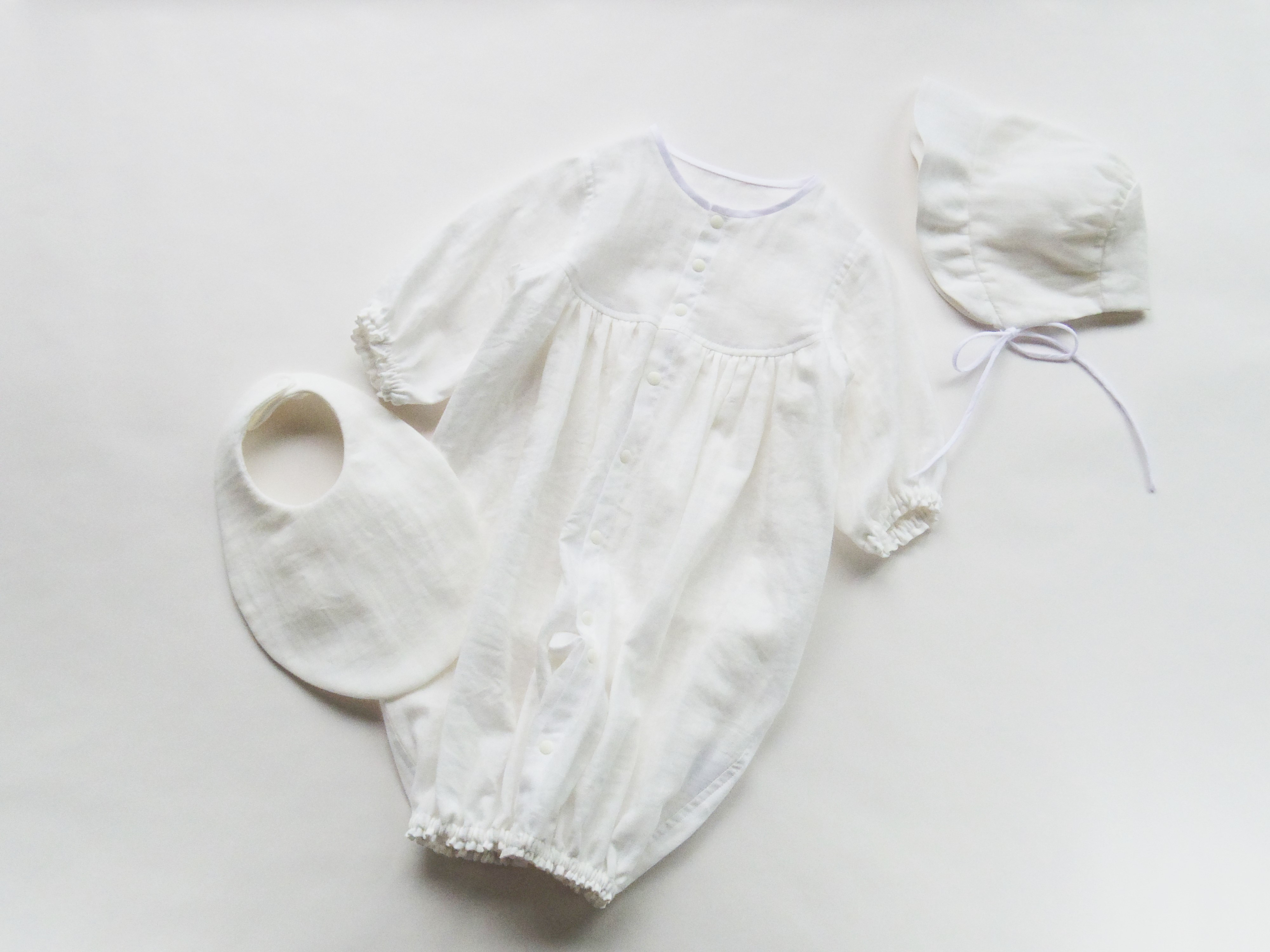 【新生児服】国産 ダブルガーゼ 丸襟 ツーウェイオール 3点 セット　レース無し｜出産祝い・退院着・お宮参り・マンスリー